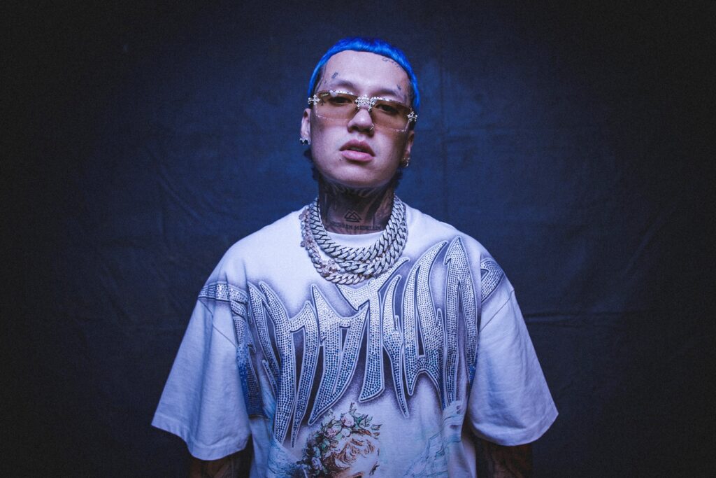 Blessd apunta hacia la globalización de su sonido con «EL MEJOR HOMBRE DEL MUNDO»